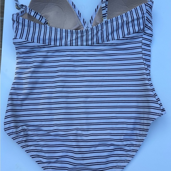 Kona sol size large one piece bathing suit - Picture 4 of 9